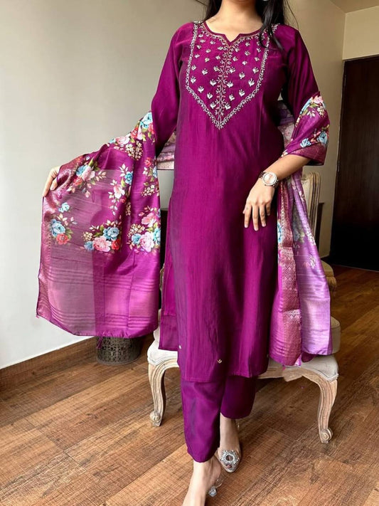 Onion Color Kurta Pant Set with Contrast Floral Printed Dupatta